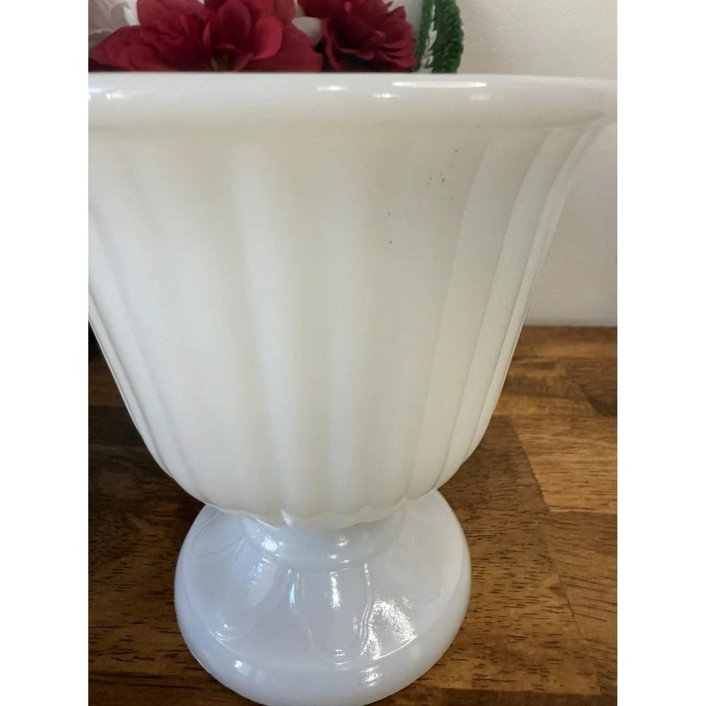 Vintage INARCO USA Milk Glass Pedestal‎ Vase Fluted Design Decor Flower Planter - Picture 5 of 7